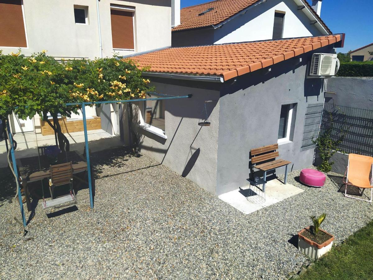 Studio 26 Vic-le-Comte Exterior photo
