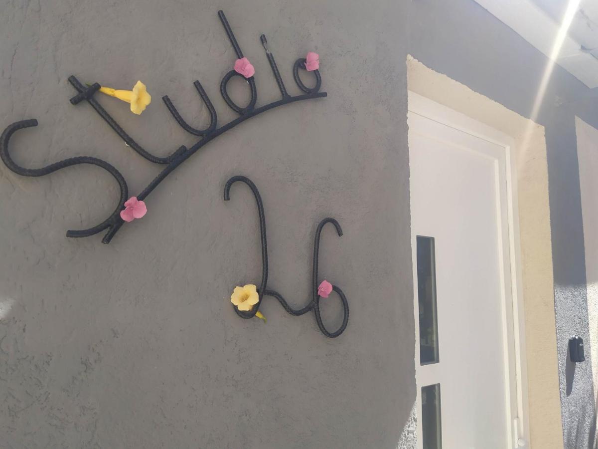 Studio 26 Vic-le-Comte Exterior photo